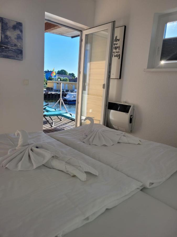 Hotel 4 Sterne Dtv Floating House Kröslin Exterior foto